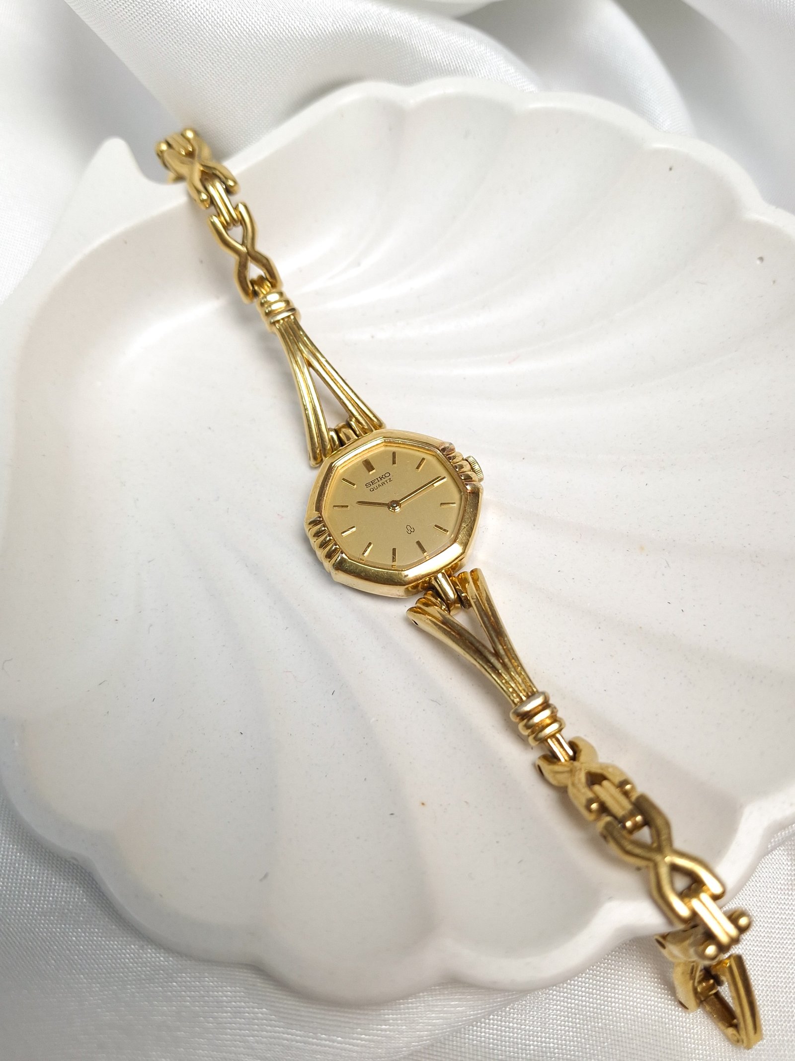 Seiko 1980s Gold Leaf-Link Ladies Watch